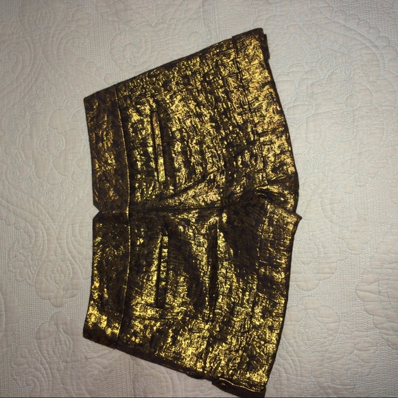 Express Gold Shorts - Picture 3 of 5